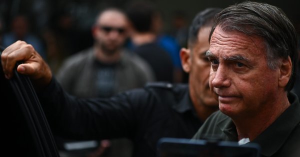 У Болсонару были галлюцинации, когда он снял браслет слежения