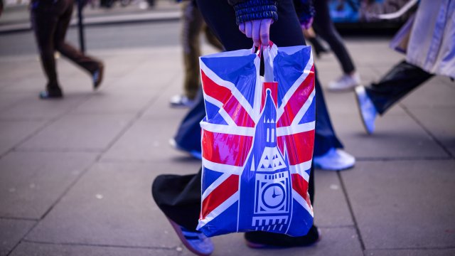 Рост розничных продаж в Великобритании замедлился в преддверии Черной пятницы