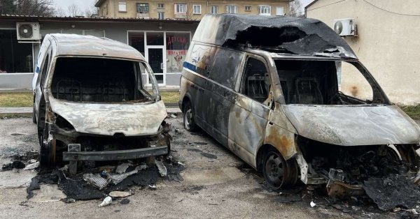 Поцарапали наклейку на машине инспектора из ГИТа