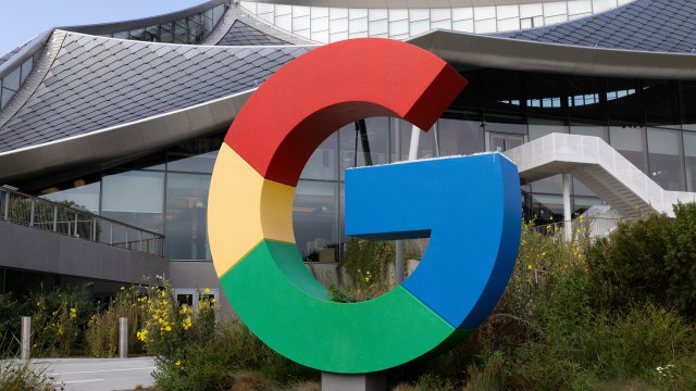 Интерес Баффета к Alphabet возвращает в фокус парадокс оценки