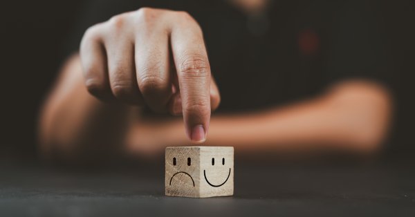 Каковы признаки того, что кто-то несчастен?