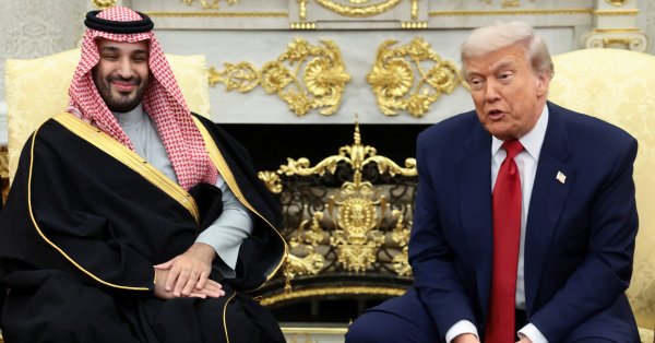 Репортеры Белого дома спрашивают саудовского принца об убийстве Хашогги, Трамп защищает его