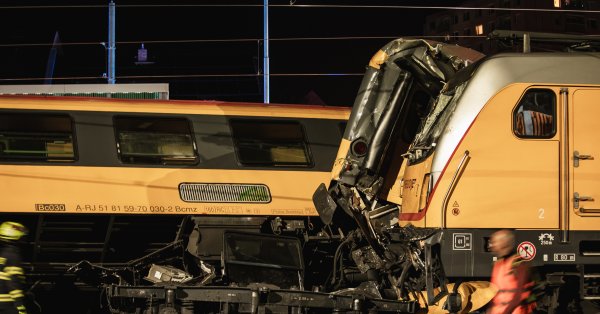 Более 40 человек пострадали при столкновении двух поездов в Чехии