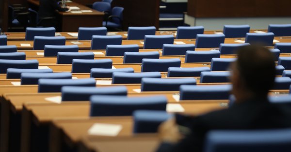 Пеевски с наибольшим количеством пропусков на заседания Национального собрания, ГЕРБ-СДС также является рекордсменом.