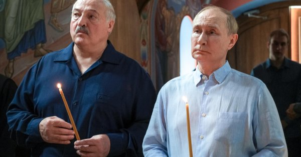 Заключенных в Белоруссии заставляют делать гробы и пластиковые цветы для России