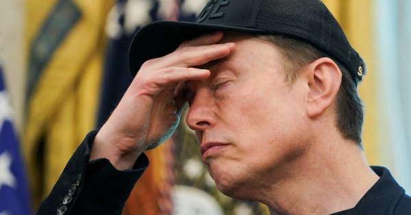 ИИ Грока для Маска: сильнее Леброна Джеймса, умнее да Винчи