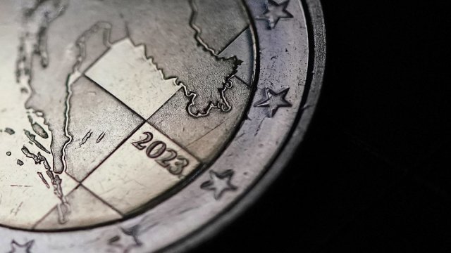 В первом бюджете Болгарии в евро предусмотрен дефицит в размере 3%