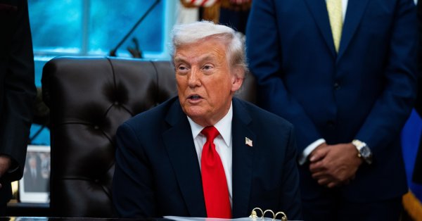 Трамп хочет провести официальное расследование связей Эпштейна с Клинтон