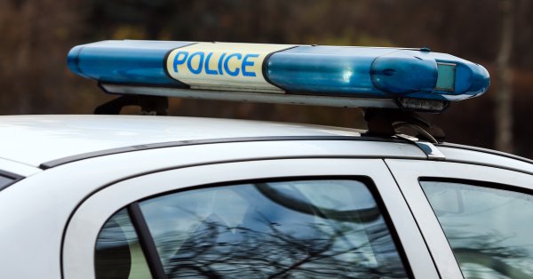 Таксист принимает душ после того, как клиент ударил его ножом