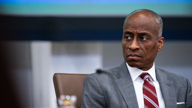 Джефферсон из Федеральной резервной системы видит растущие риски для рынка труда