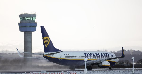 Ryanair настолько опаздывает в Эйндховен, что начала терять места в аэропорту.