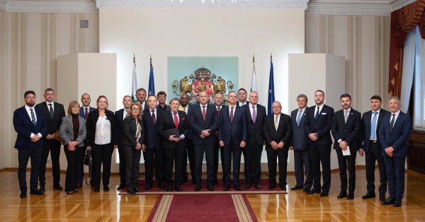 Радев перед почетными консулами: Мы рассчитываем на то, что вы будете продвигать Болгарию