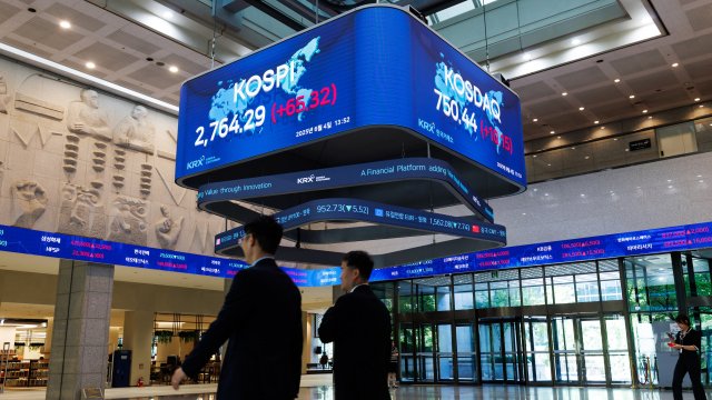 Южнокорейский индекс Kospi начал неделю с нового рекорда