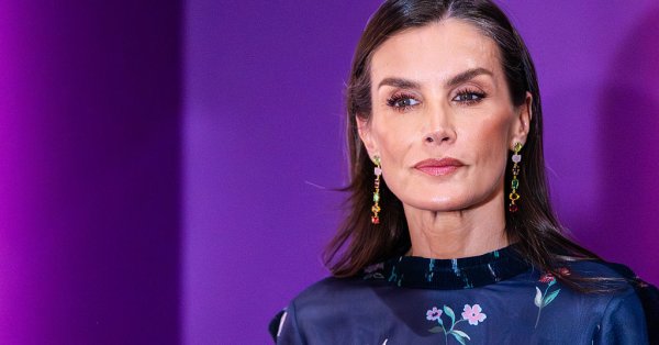 Старое платье и историческая тиара – королева Испании Летиция сменила стиль