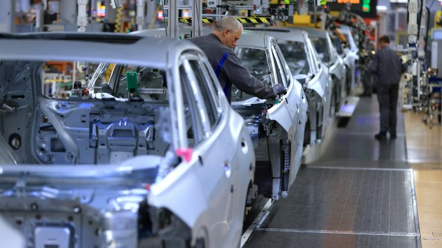 Занятость в автомобильном секторе Германии упала до самого низкого уровня за более чем десятилетие