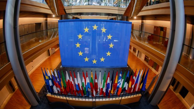 Фон дер Ляйен пытается сбалансировать силы на переговорах по бюджету, но Европарламент хочет большего