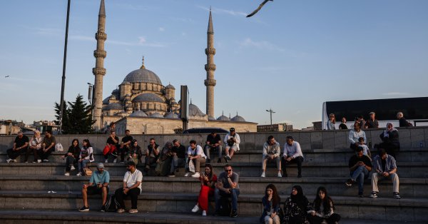 Случаи отравлений в ресторанах Стамбула потрясли Турцию