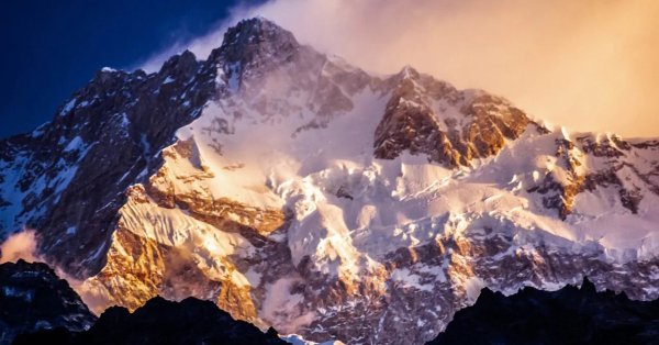 Лавина убила семь альпинистов в Гималаях