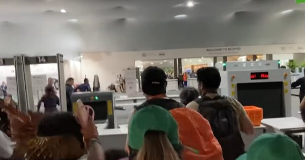 Столкновения на конференции по климату в Бразилии, протестующие штурмуют зал