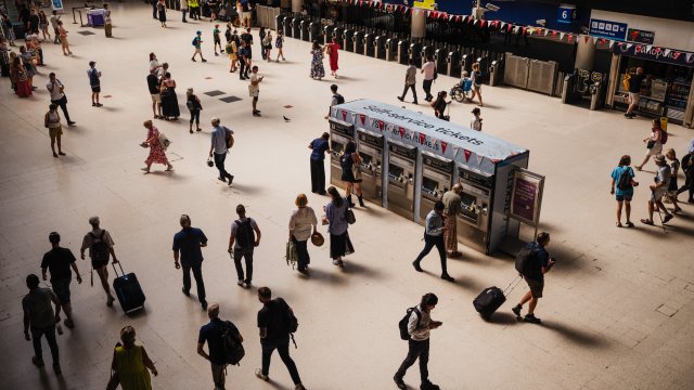 Безработица в Великобритании находится на самом высоком уровне со времен Covid-19.