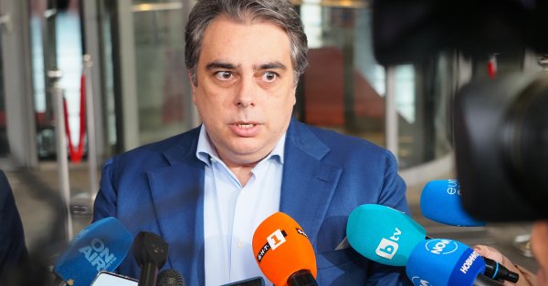 Асен Васильев: Увеличение расходов бюджета абсолютно скандально