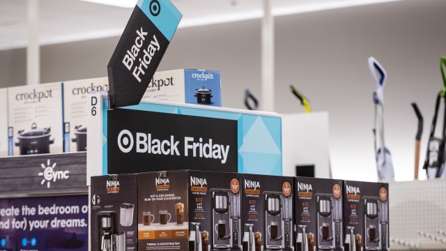 Черная пятница плавно сливается с рождественскими скидками и в Болгарии.