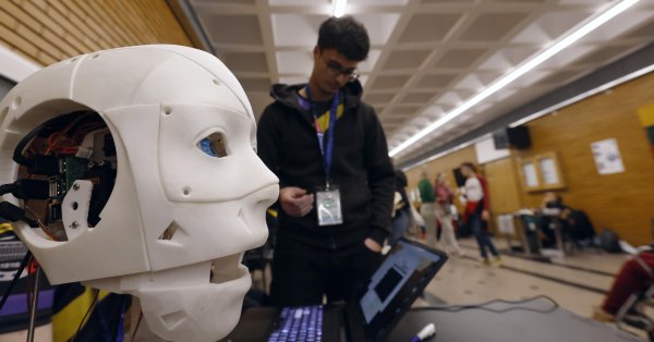 Холодная война с искусственным интеллектом, которая изменит все