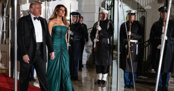 Щедрый банкет в Белом доме в честь саудовского принца. Мелания делает прекрасный жест ФОТО