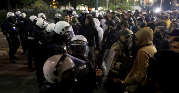 Власти Белграда арестовали бывшего баскетболиста на акции протеста против Вучича