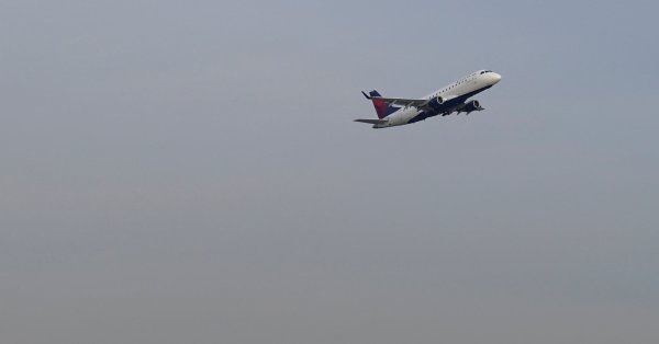 Конфликт: Неквалифицированный пилот перевозил пассажиров в самолете с фальшивыми документами