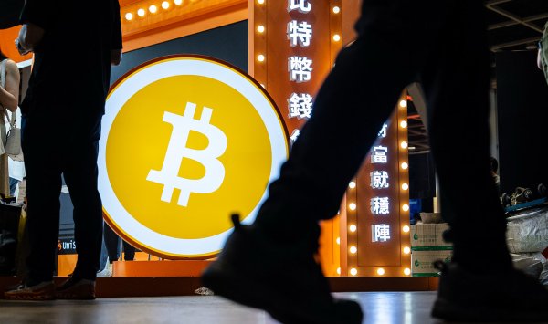 Страх охватил рынки и в Азии: распродажа криптовалют и искусственного интеллекта вызвала обеспокоенность.