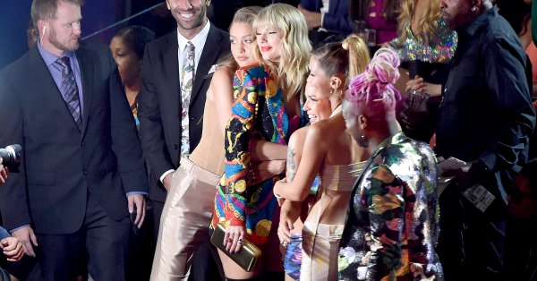 Джиджи Хадид пригласили стать подружкой невесты Тейлор Свифт