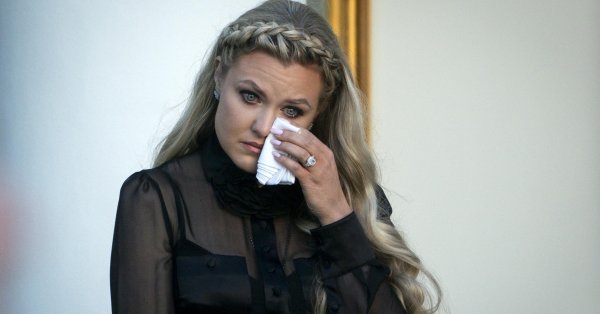 После смерти Чарли Эрика Кирк молилась, чтобы она забеременела.