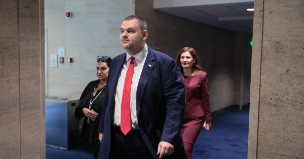 Пеевский раскритиковал в суде рост цен на платную парковку в Софии