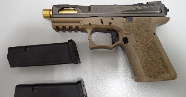 На КПП «Капитан Андреево» задержали иностранца с двумя пистолетами