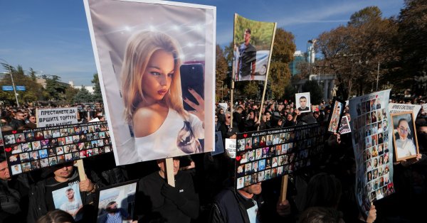 В кадре: «Марш ангелов» в Скопье в память о жертвах в Кочани.