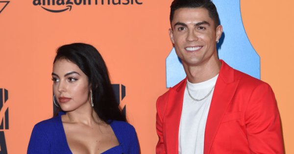 Криштиану Роналду: У меня более 40 роскошных автомобилей, но я редко на них езжу, просто смотрю на них