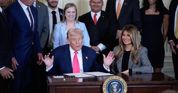 Один против всех: как Трамп выгоняет людей из своего ближайшего окружения