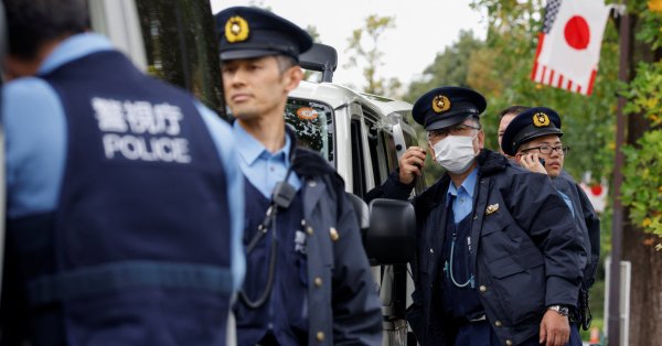 Мужчина угнал машину в Токио, врезавшись в пешеходный переход