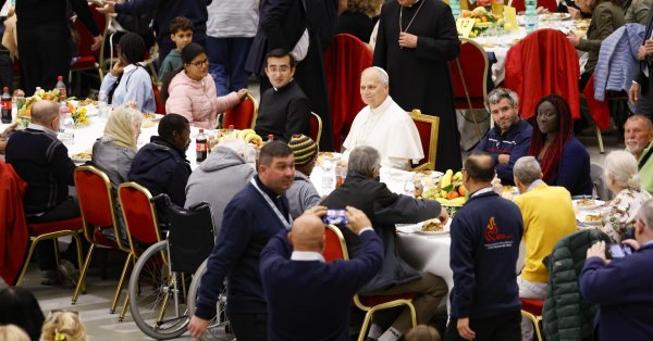 Папа призвал мировых лидеров помочь бедным