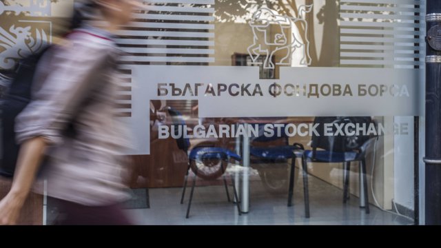 SOFIX начала неделю с чистого листа