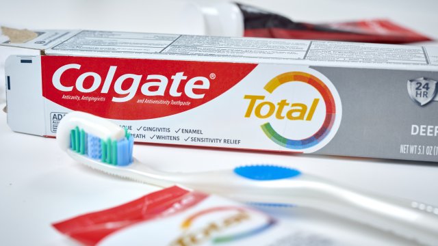Colgate-Palmolive сохранила прогноз на весь год при стабильном спросе