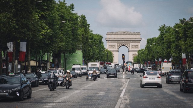 Париж переносит торговые склады в центр города, чтобы бороться с загрязнением окружающей среды и дорожным движением