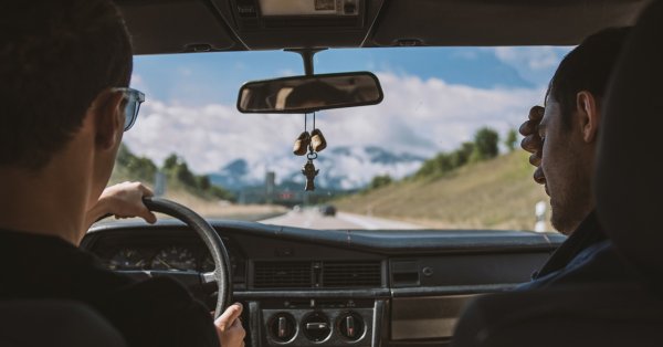 Новые необычные штрафы в Греции: объятие стоит 150 евро