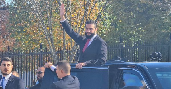 Трамп с очередным отрывом: «В шутку» спросил у сирийского президента, сколько у него жен