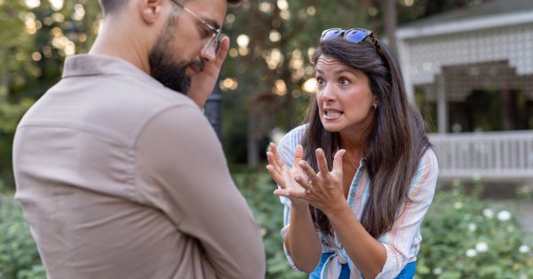 Знаки знаков, которые не могут сдержать гнев в любовных отношениях