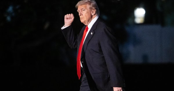 Рейтинг одобрения Трампа среди белых избирателей резко упал: 50% не одобряют