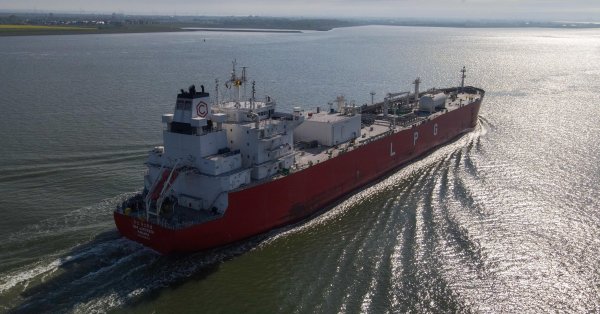 Индия будет покупать сжиженный природный газ у США под давлением санкций