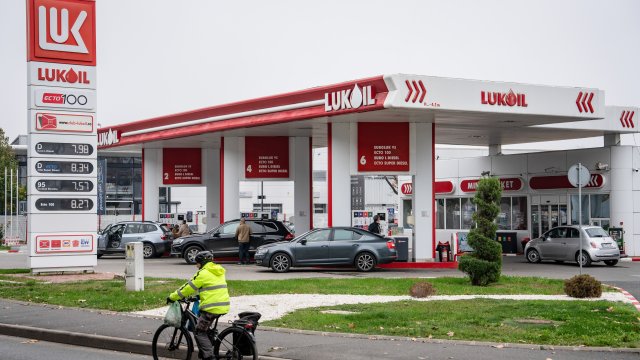 Список кандидатов на активы «Лукойла» пополняется Exxon и Национальной нефтяной компанией Абу-Даби