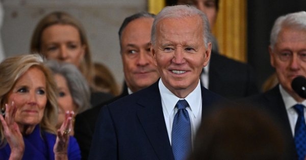 Байден: Америка переживает очень темные времена